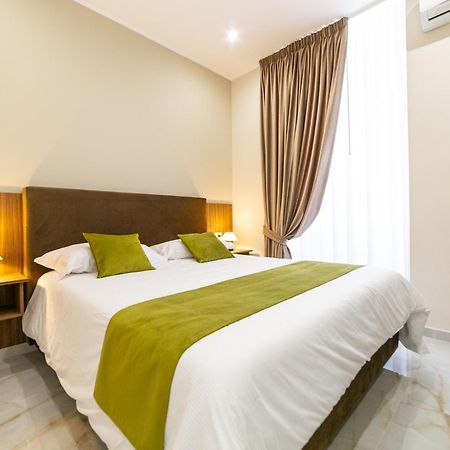 Station House 45 Bed & Breakfast เนเปิลส์ ภายนอก รูปภาพ