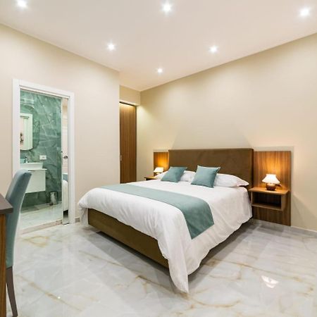 Station House 45 Bed & Breakfast เนเปิลส์ ภายนอก รูปภาพ