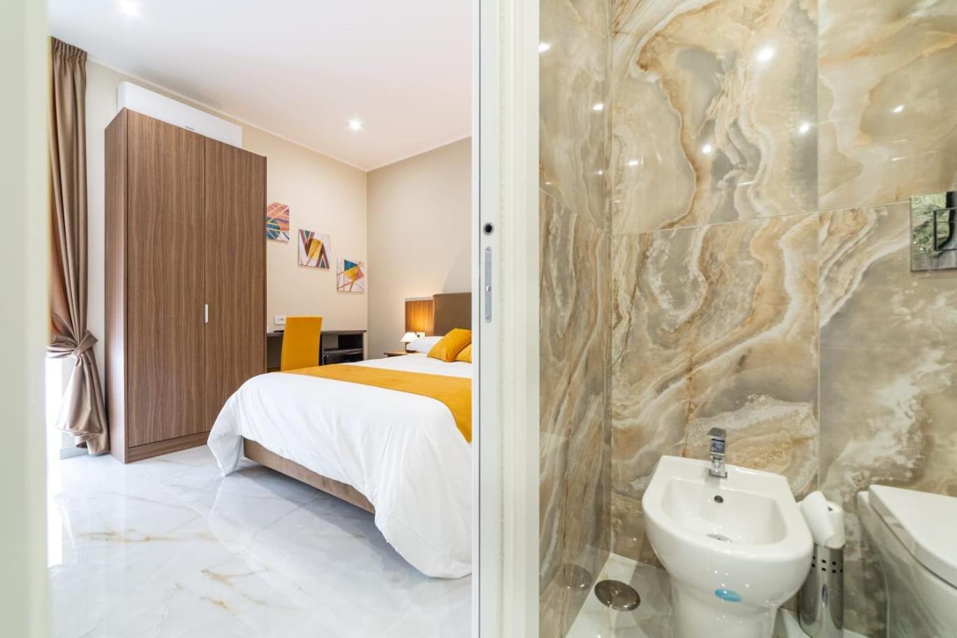 Station House 45 Bed & Breakfast เนเปิลส์ ภายนอก รูปภาพ