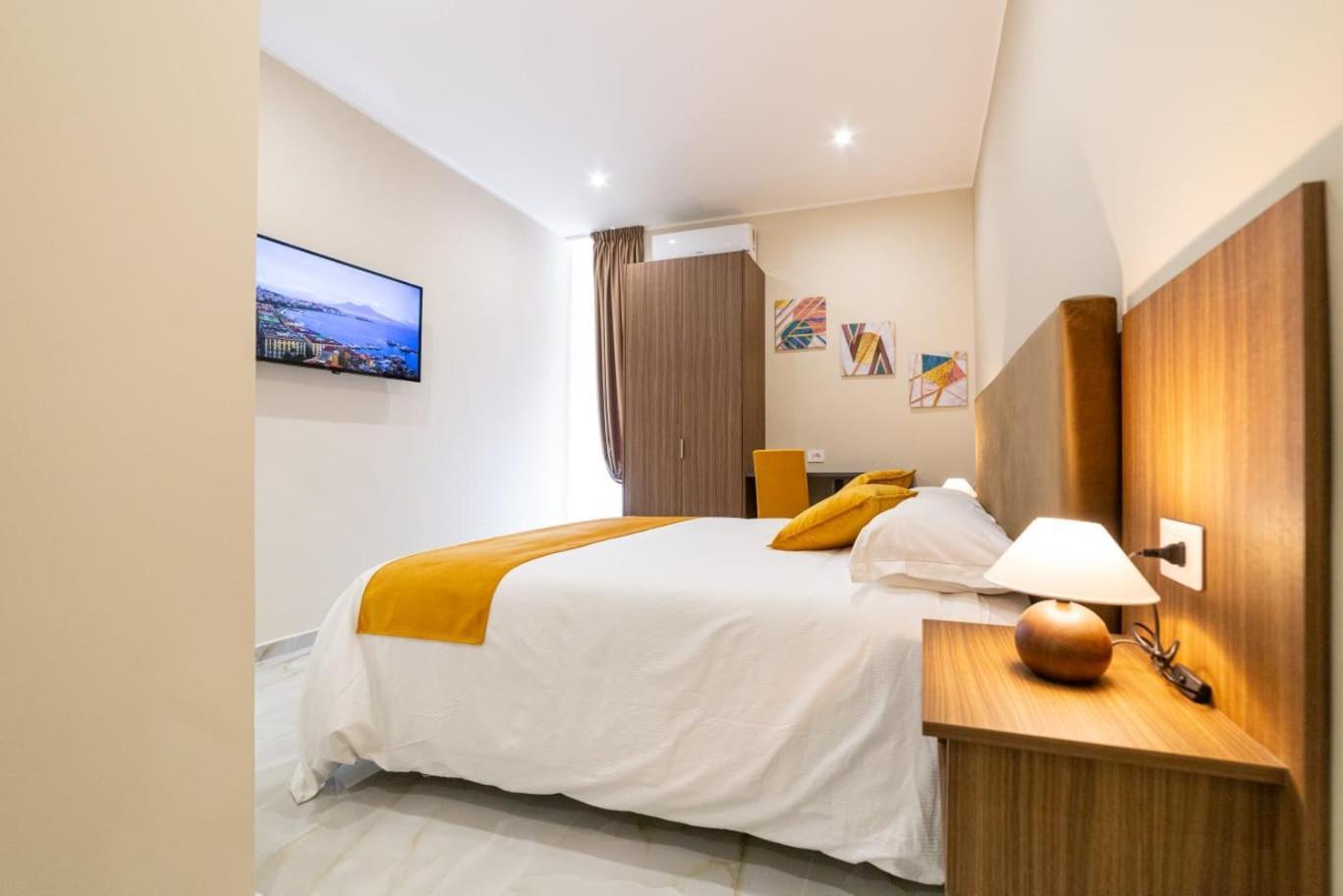 Station House 45 Bed & Breakfast เนเปิลส์ ภายนอก รูปภาพ