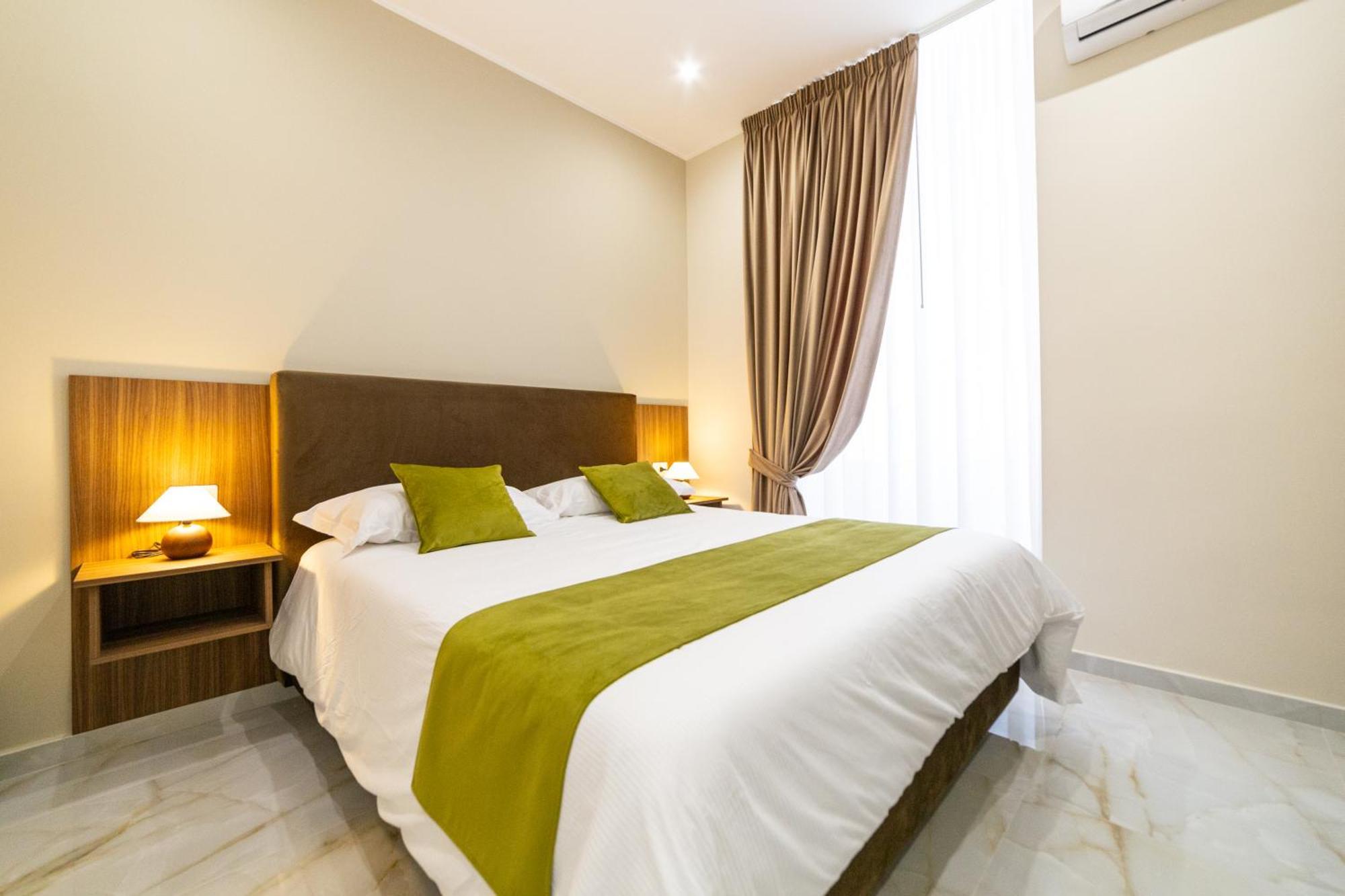 Station House 45 Bed & Breakfast เนเปิลส์ ภายนอก รูปภาพ