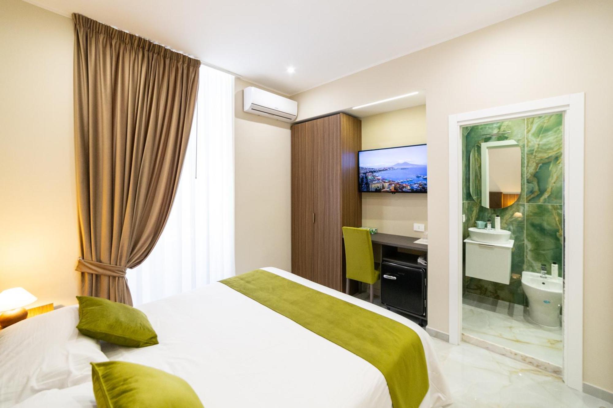 Station House 45 Bed & Breakfast เนเปิลส์ ภายนอก รูปภาพ