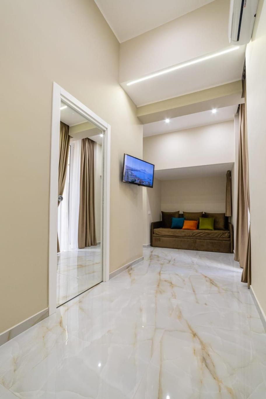 Station House 45 Bed & Breakfast เนเปิลส์ ภายนอก รูปภาพ